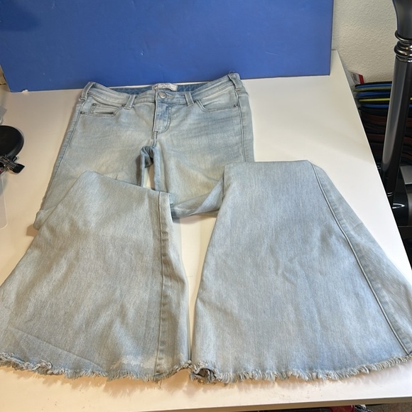 FREE PEOPLE BELLBOTTOM FLAIR LIGHT BLUE STRETCHY DENIM JEANS SZ 27 - Picture 3 of 12